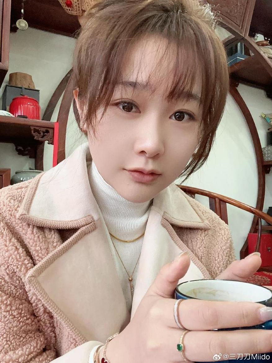 粉丝必备！三刀刀miido白色运动背心图包送上。