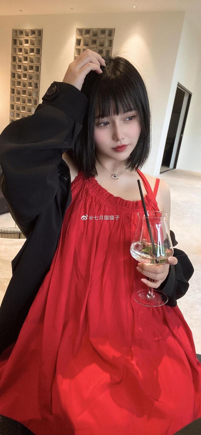 七月喵子jk壁纸，这些高清摄影作品让你身临其境