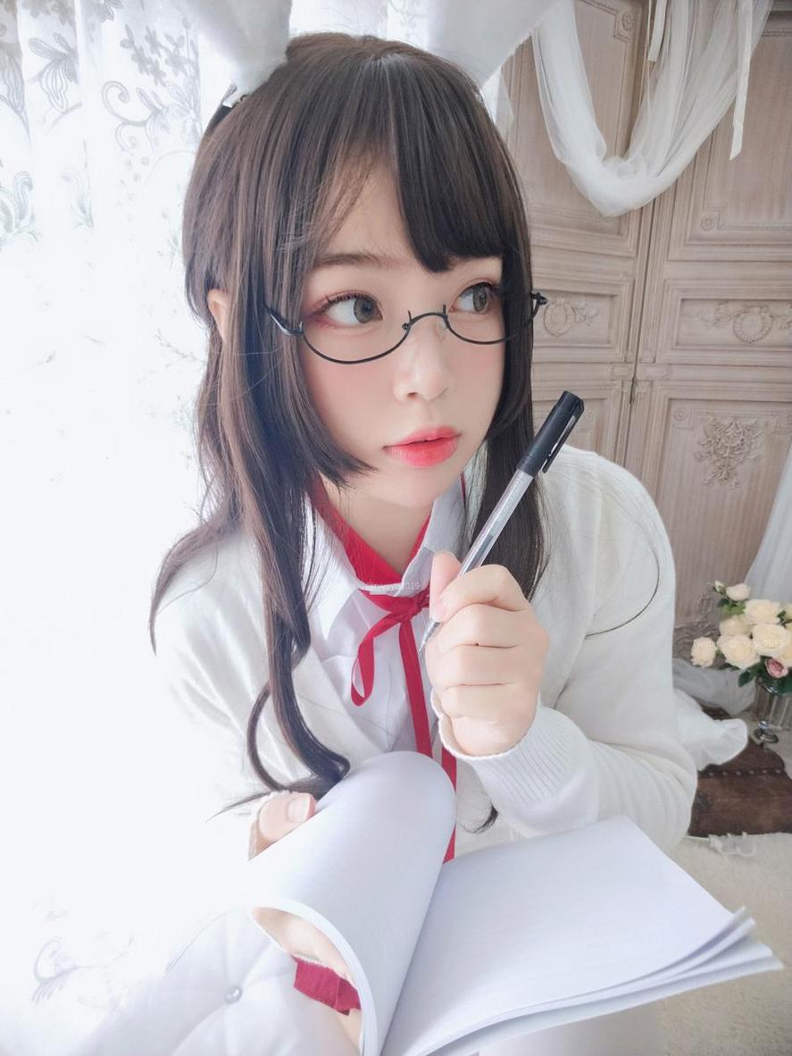 跟随你烨烨可畏奶牛的cos作品，漫游火影忍者的忍界之路