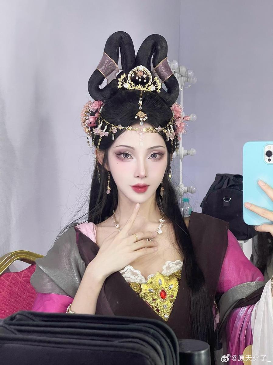 原天夕子如何变身陈小喵？感受美图套装的独特魅力