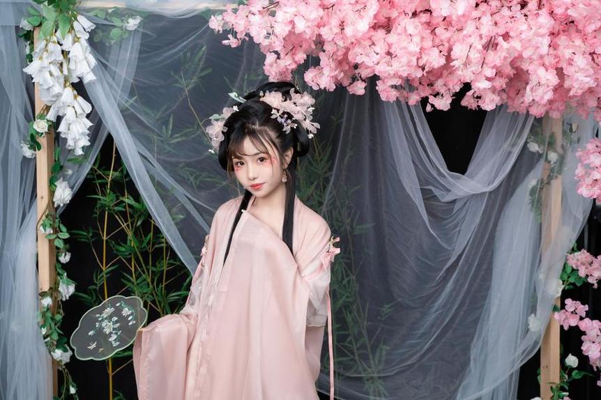 喵小吉纳西妲新作品：绝美的奇幻冒险
