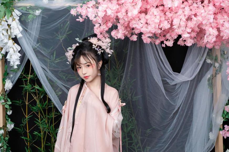 喵小吉作品是免费的，这张图片让你的头像秒变明星