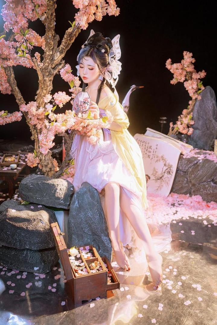 喵小吉花絮完整版网盘更新了，这次的cos作品真的太惊艳了
