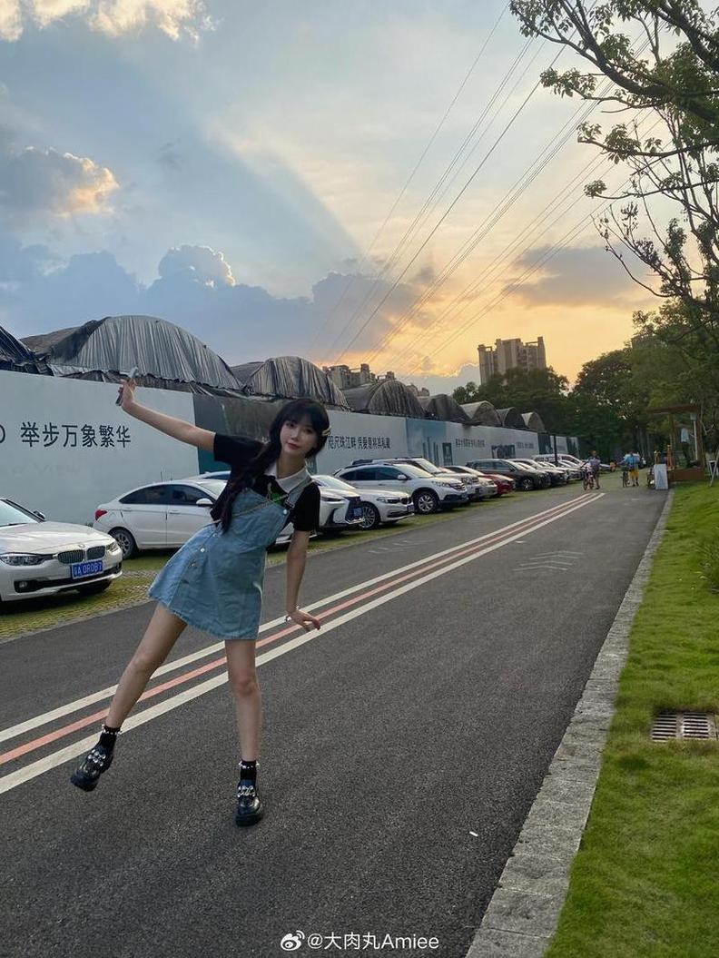 睡袍美人大肉丸amiee睡衣分享，绝美cos作品抢先看