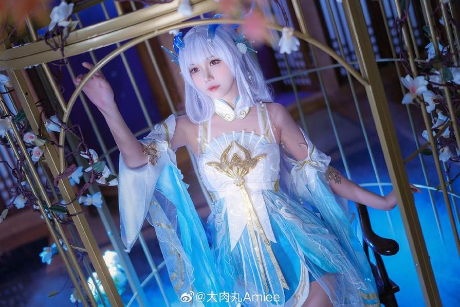 大肉丸amiee身高曝光！cos作品中的女神，180cm的巨大身躯绝美无比