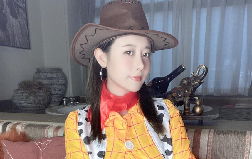 唯美组图，奈汐酱nice牛仔裤摄影经典之作。