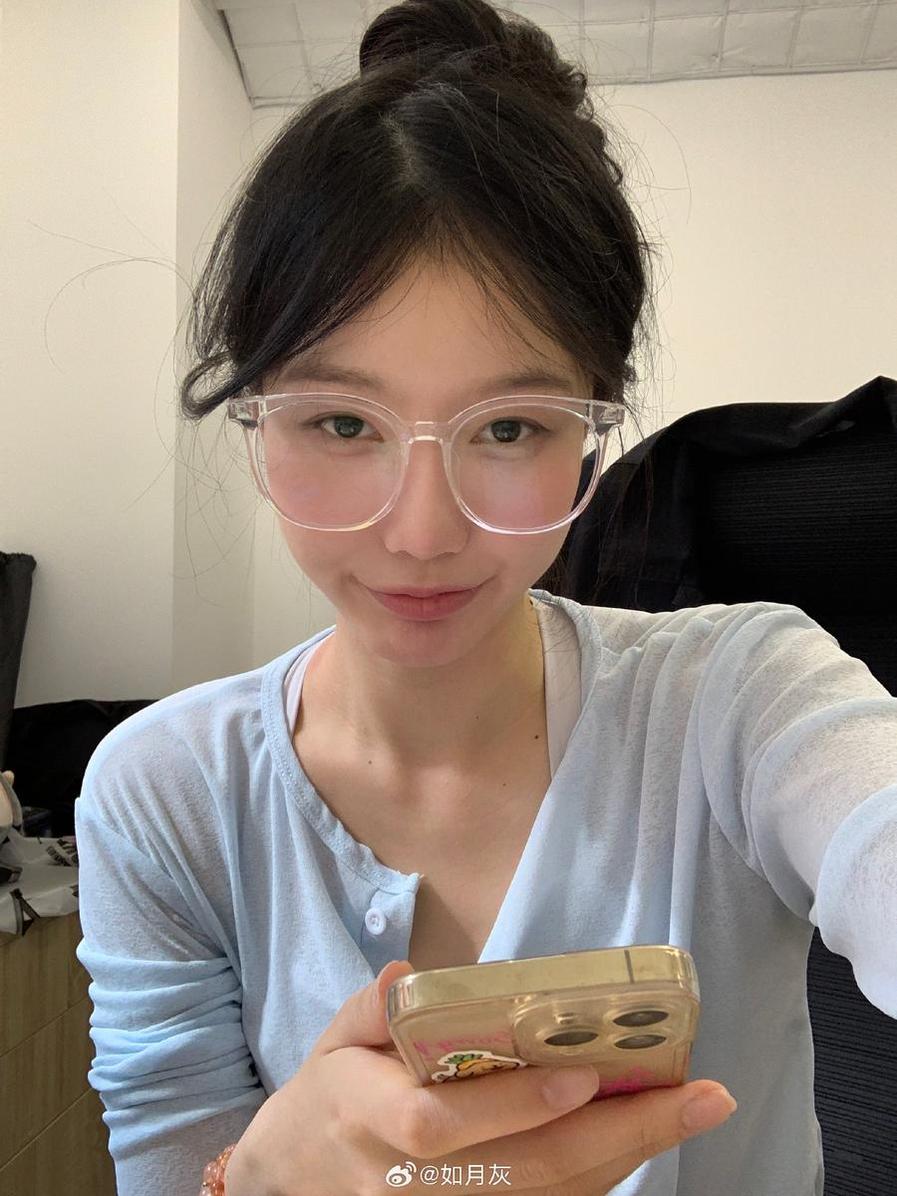 分享coser如月灰毛衣的摄影技巧心得
