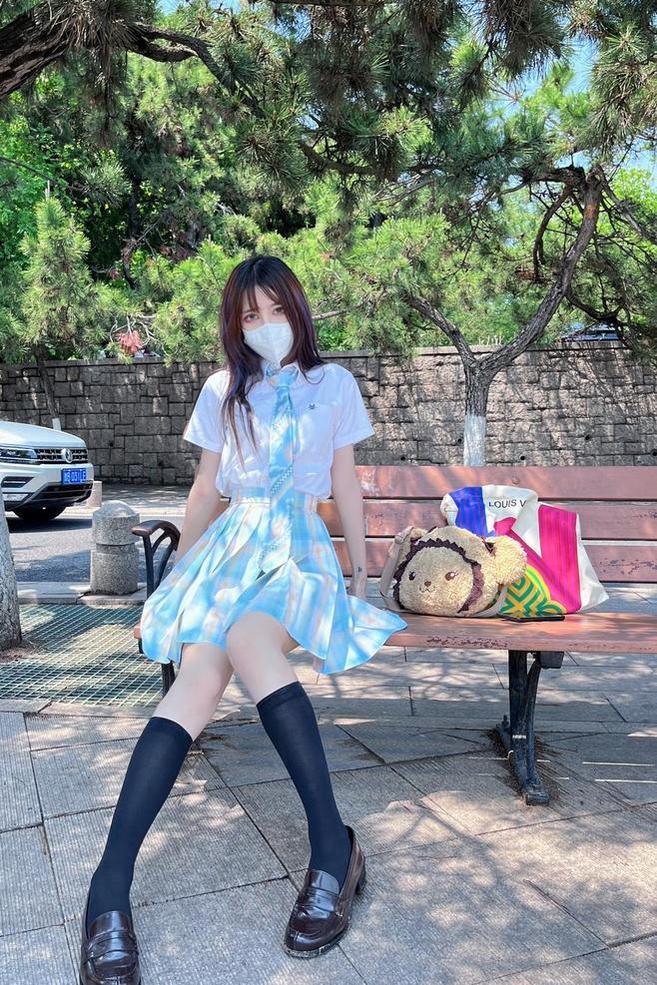 妖君白研的个人照片：完美的线条与神态