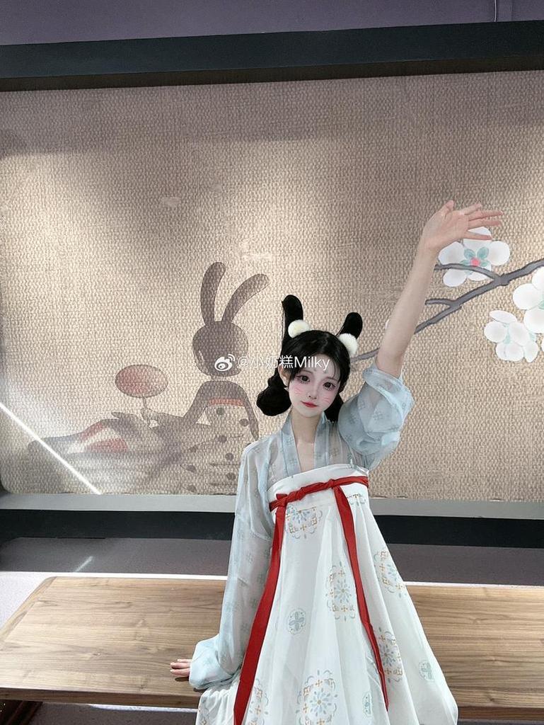 小奶糕Milky代表中国cos界良心之作，美图无数让人流连忘返。