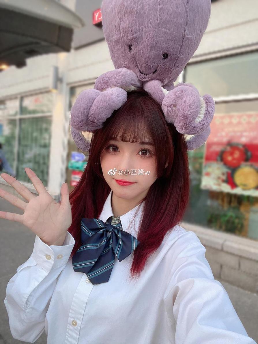 小巫酱w怎么了？最近的cosplay作品都好棒~
