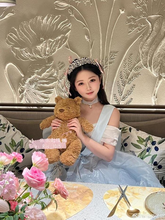 情感细腻、技术高超，是依酱呀百度网盘原图cosplay欣赏赏析