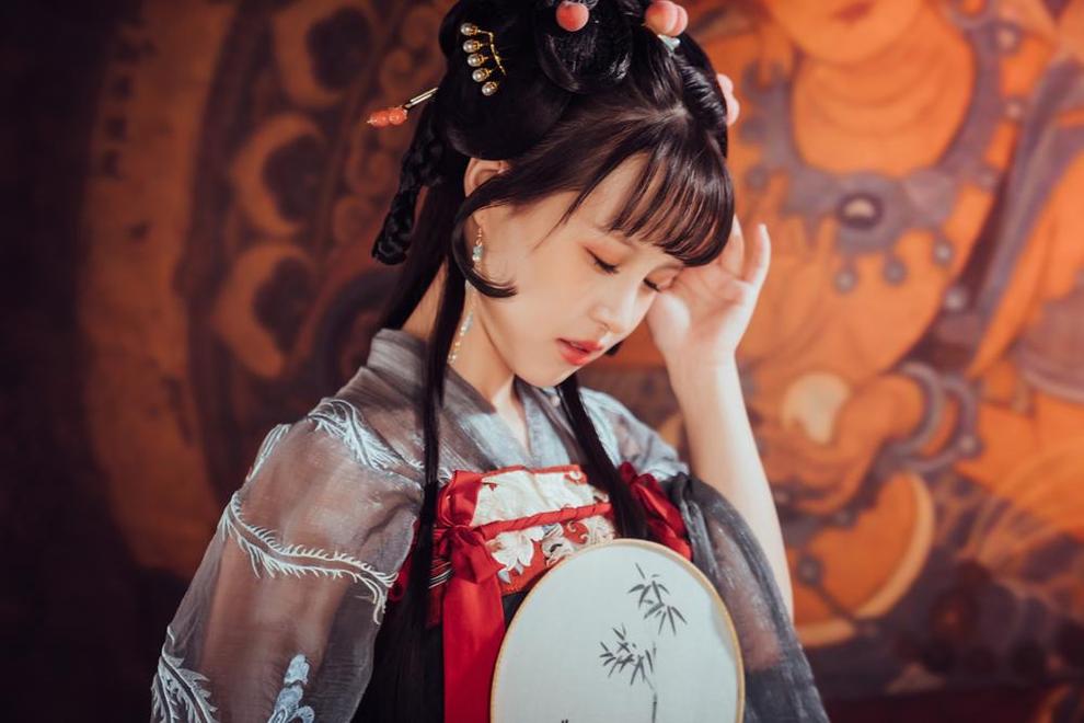 晕崽zz工地日记txt微盘：美图分享，coser女孩的美妆窍门