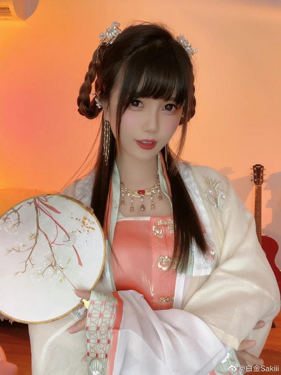 好人卡白金saki的最新美图大放送，绝美照片让你欲罢不能