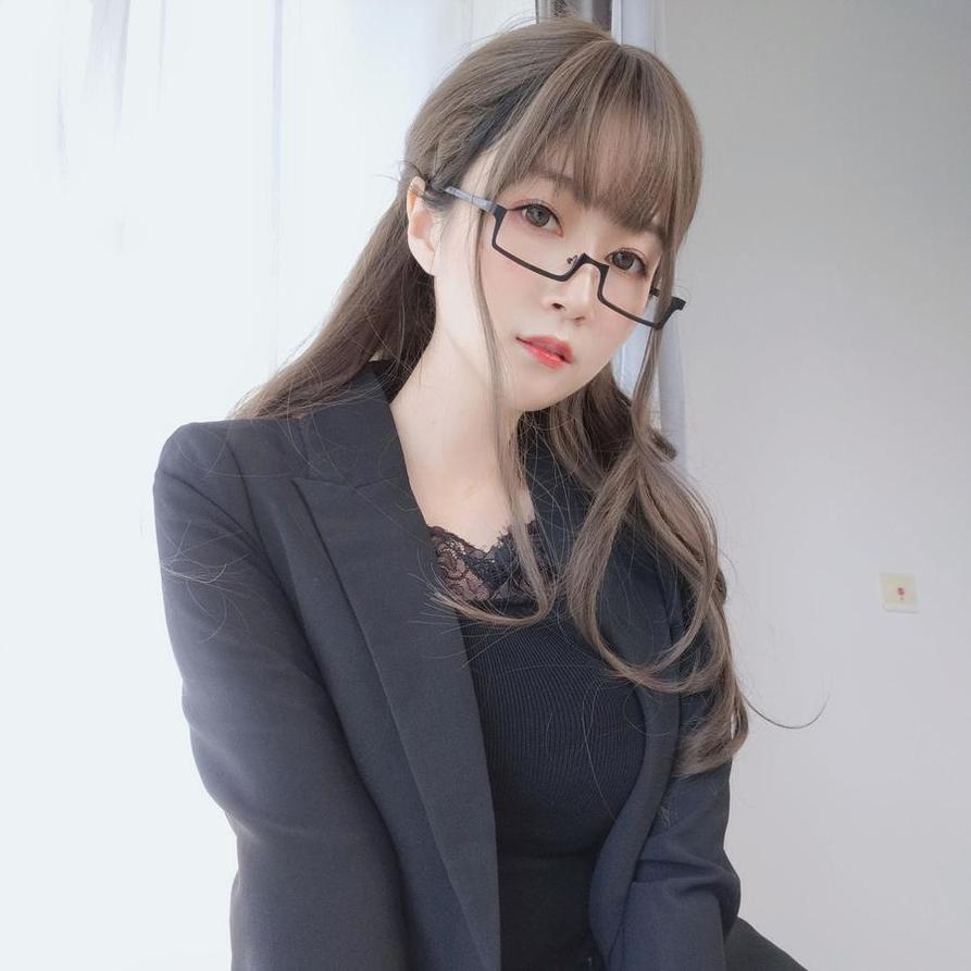 令人惊叹的白银81收费图，享受摄影艺术的完美呈现。