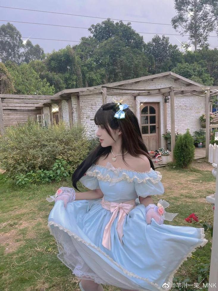 迷人芊川一笑身高cosplay图片，尽显完美体态和美貌