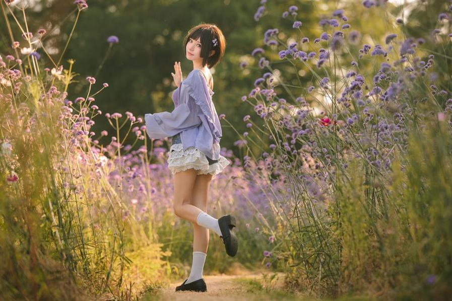 花柒hana的写真精选：演绎了很多角色，每个造型都别具一格