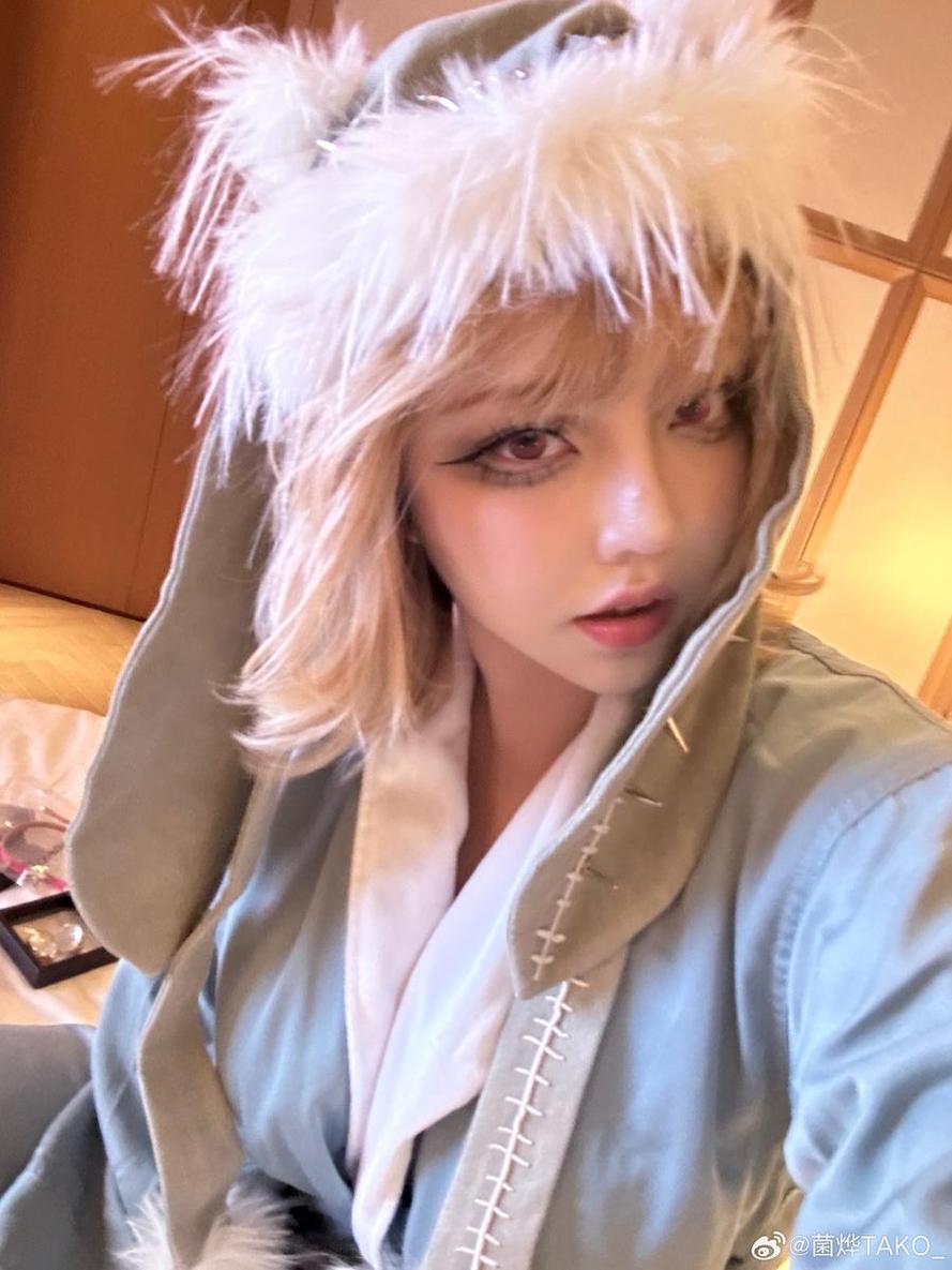 菌烨tako作品集：原图无畏，绚烂线条勾勒出的精致cosplay。
