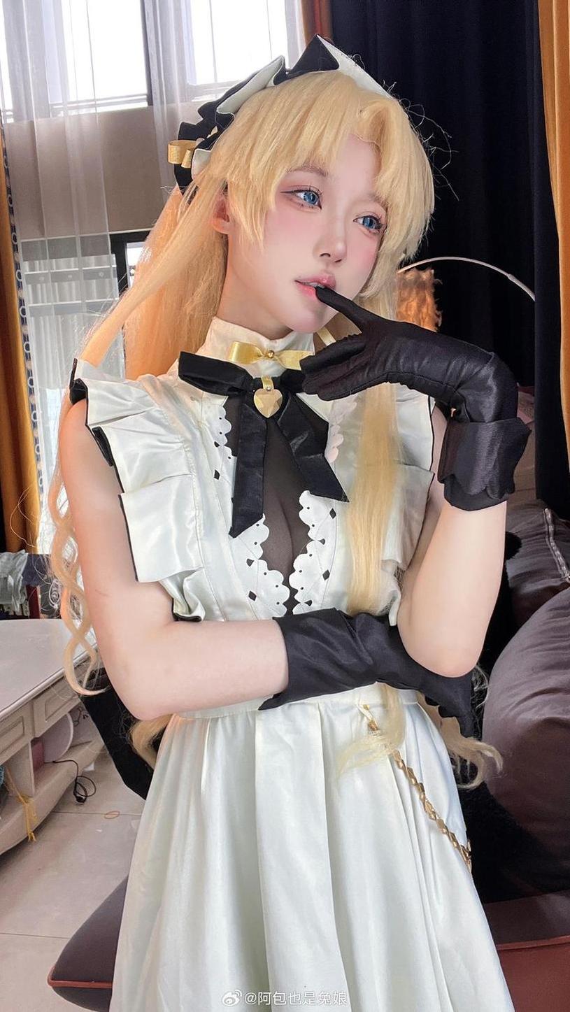 这位小姐姐cos的阿包也是兔娘刻晴，美貌堪比动漫形象