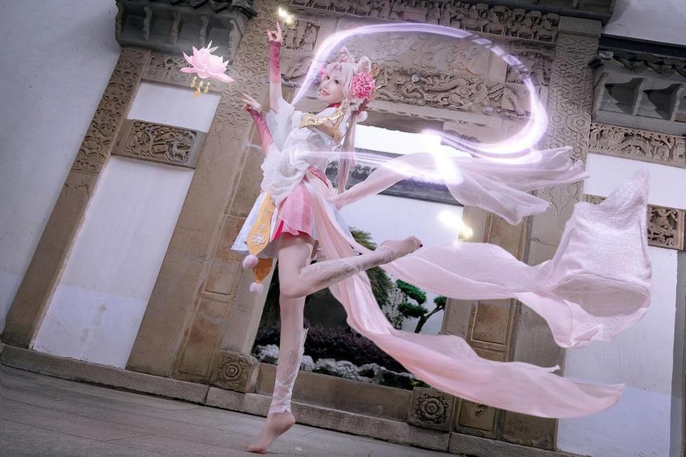 上海车展露儿大魔王壁纸，感受摄影师在这些图片中呈现出的完美艺术。