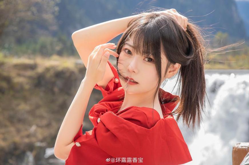 香草喵露露的微博，cos照片更新！粉丝们速来围观